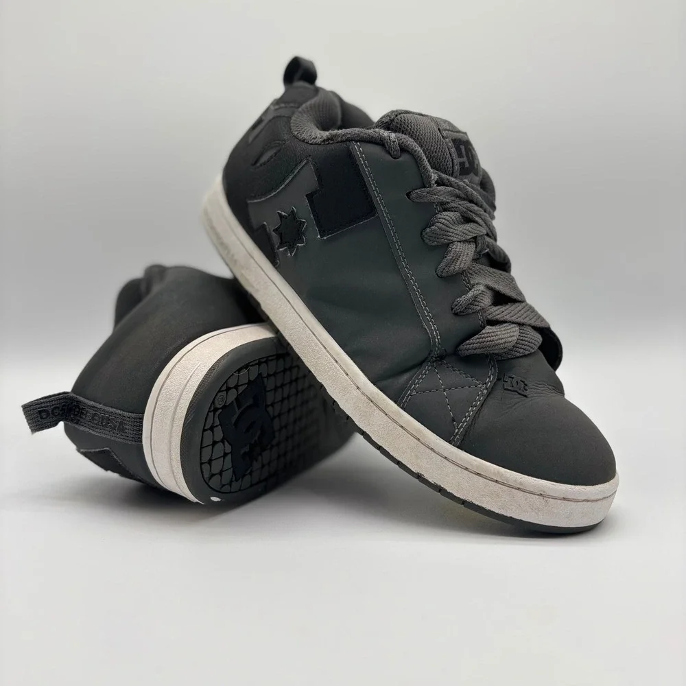 DC Shoes Mens Court Graffik Grey Black Leather Skate Sneakers 300529-GBW Size 9